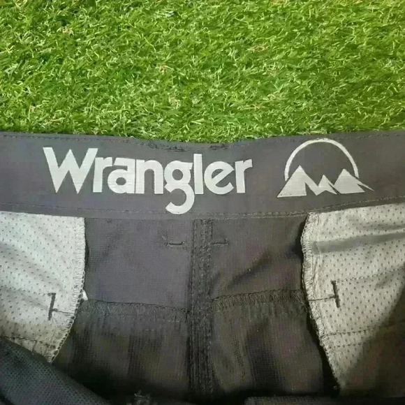 WRANGLER PERFORMANCE HITS AT KNEES MENS SHORTS 46 Gray NW946CB - Picture 5 of 9